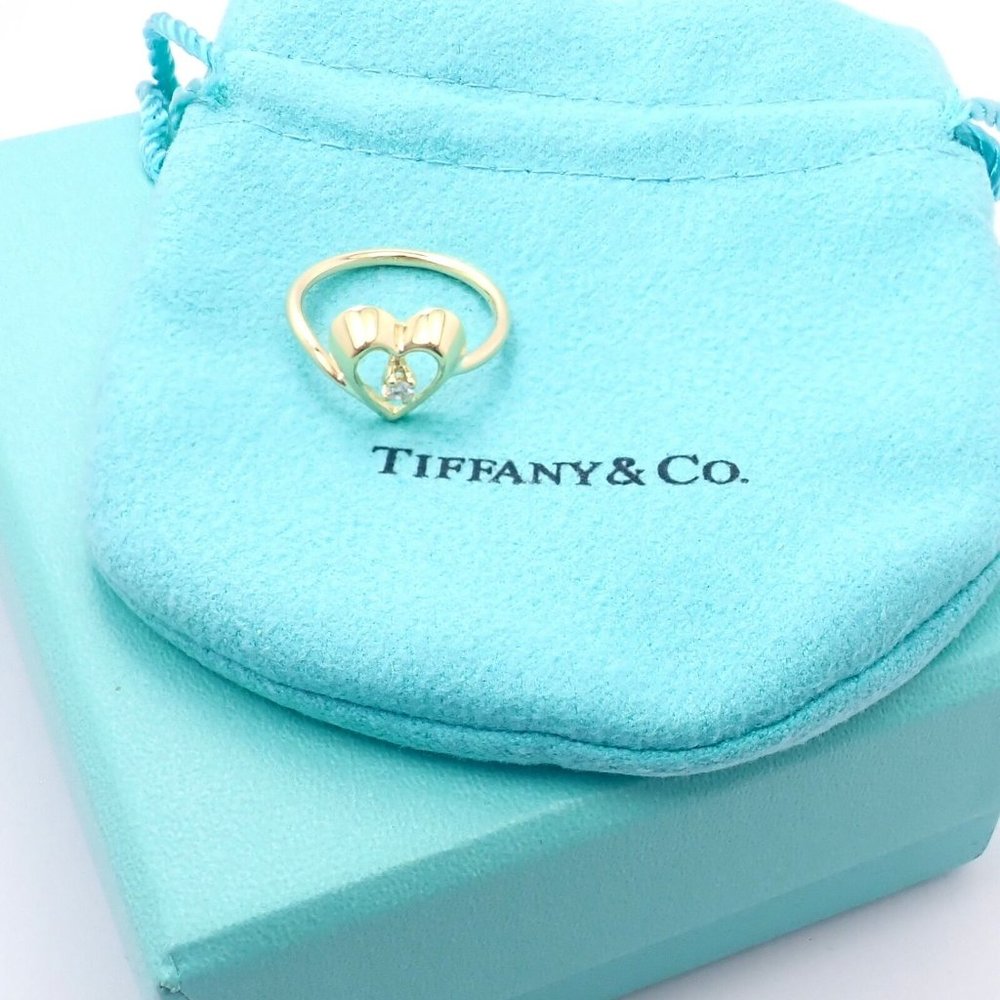 Authentic! Vintage Tiffany & Co 18k Yellow Gold Diamond Heart Ring - Picture 5 of 9